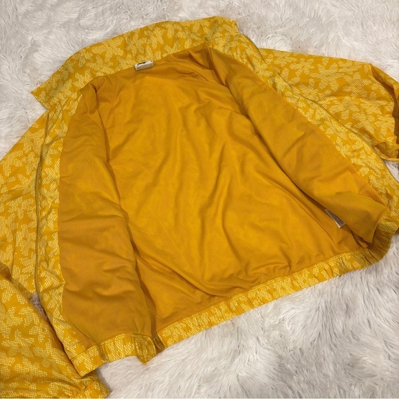 Women's Nike Sportswear AOP Woven Jacket Yellow Daisy Size Small - Picture 11 of 16